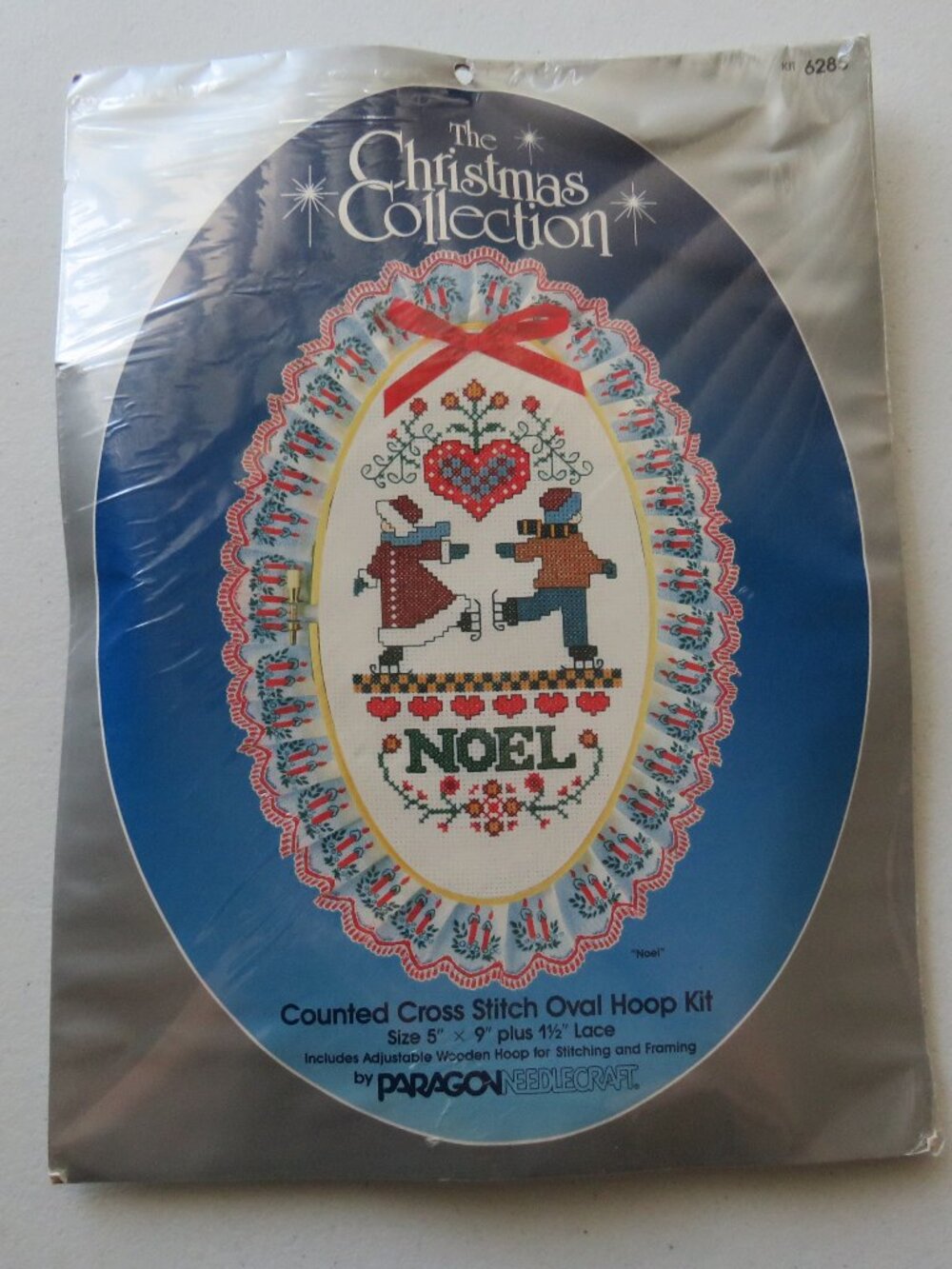 Noel Skaters Paragon Needlecraft Count Cross Stitch Oval Hoop Vintage Kit #6285